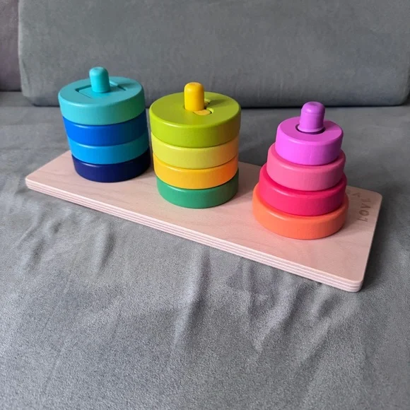 Lovevery Twist & Pivot Pattern Puzzle - Picture 5 of 5